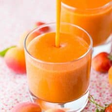 These apricot smoothies are so easy, healthy and delicious. Only 5 ingredients! @natashaskitchen